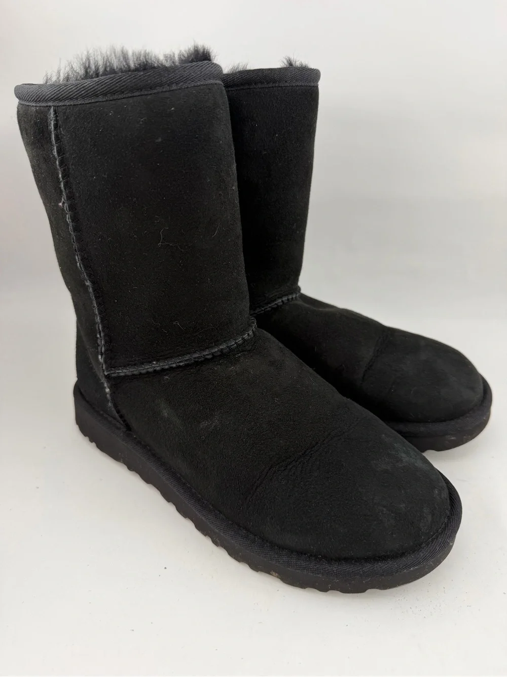 Ugg Women’s Classic Short II -SZ 6- Black Sheepskin Winter Comfort Boots
